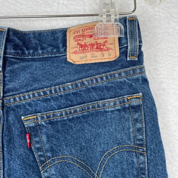 Levis 550 Relaxed Fit Star Studded Distressed Denim Shorts Blue Womens 29 - Picture 5 of 8